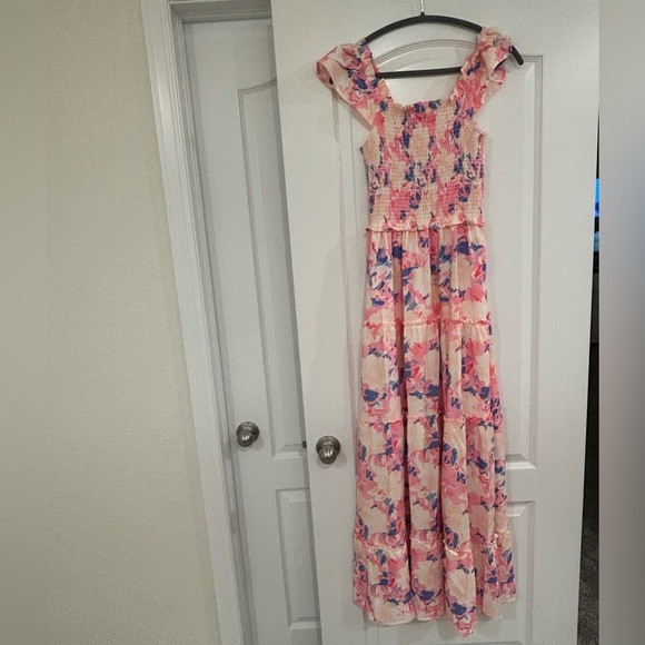 Sunday Up Dresses & Skirts - EUC Sunday Up Floral Maxi Dress With Batwing Sleeves